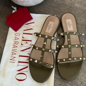 Stunning Green Valentino rockstud Sandals